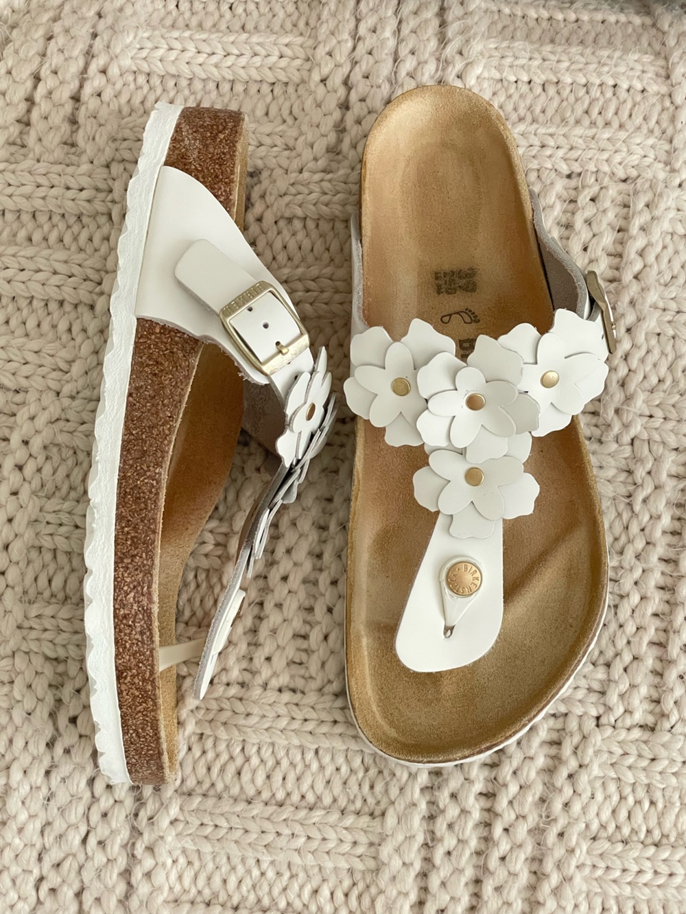 Birkenstock Gizeh Flowers White Sandals Size 39 Reg Width Boho Cottage - Picture 2 of 7